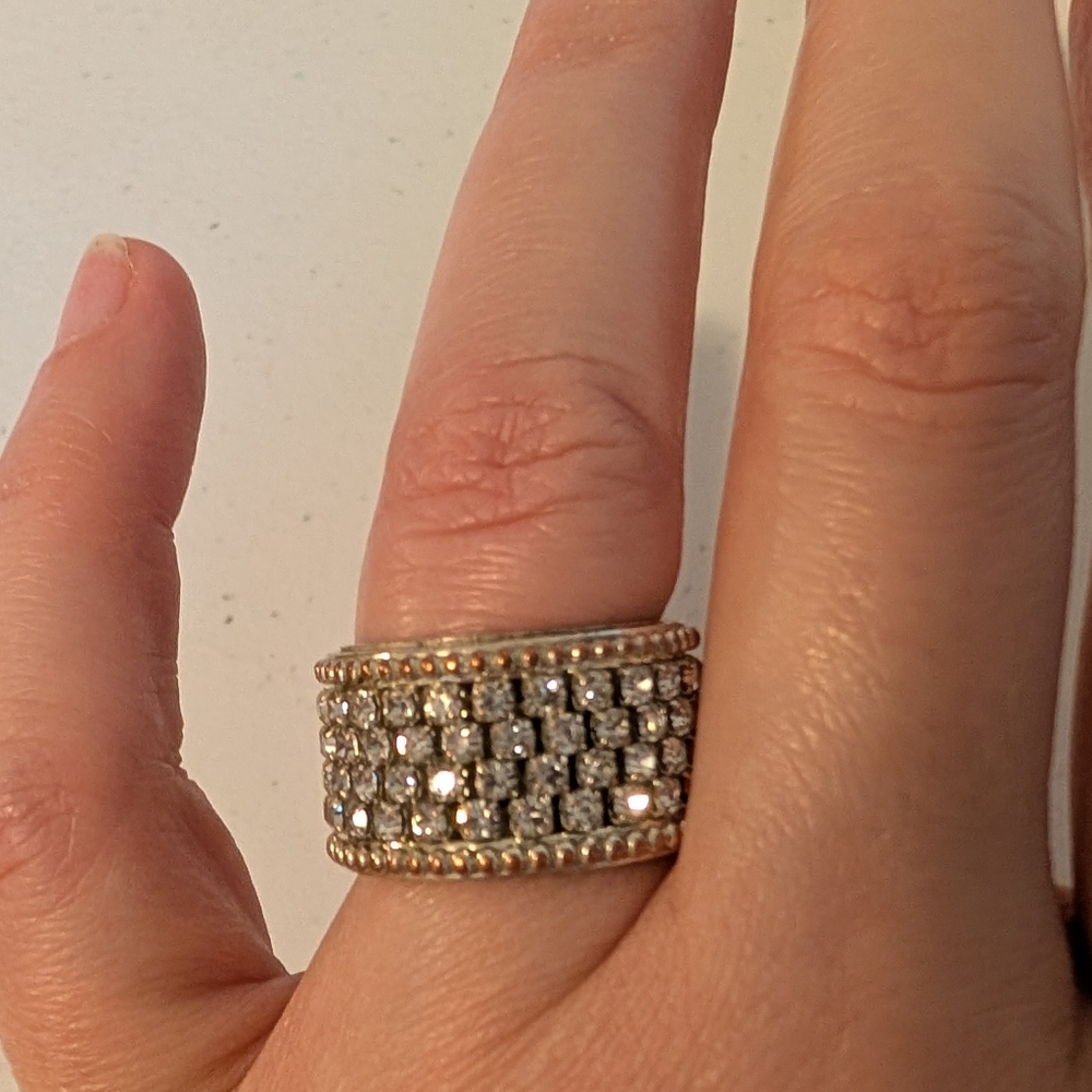 Stunning Ring - Picture 3 of 3